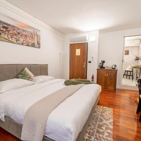 Hotel Aurelia Luxury - Piazza Delle Erbe Werona Zewnętrze zdjęcie