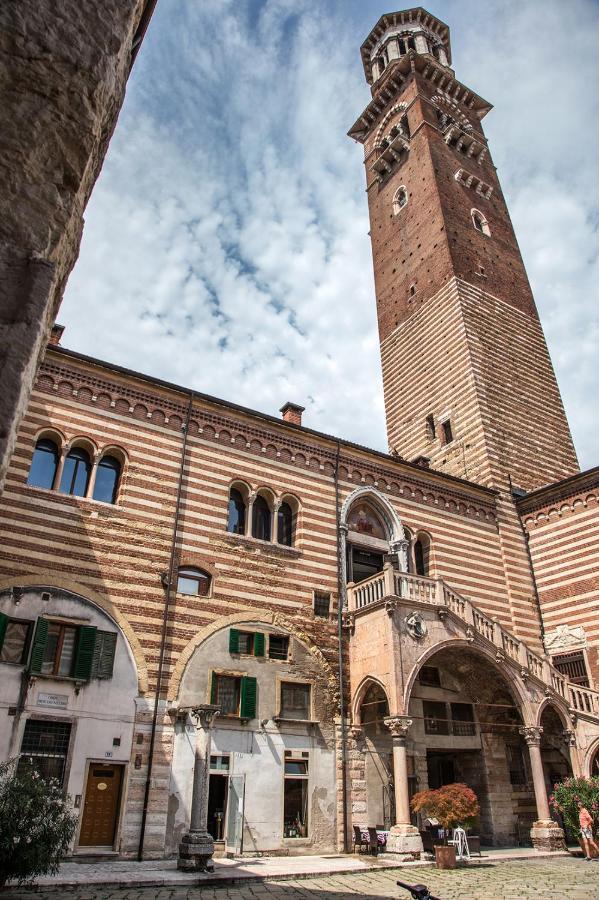 Hotel Aurelia Luxury - Piazza Delle Erbe Werona Zewnętrze zdjęcie