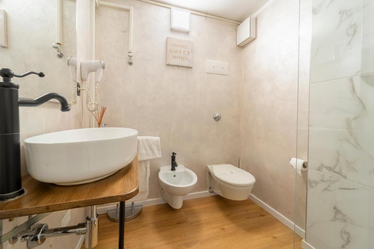 Hotel Aurelia Luxury - Piazza Delle Erbe Werona Zewnętrze zdjęcie